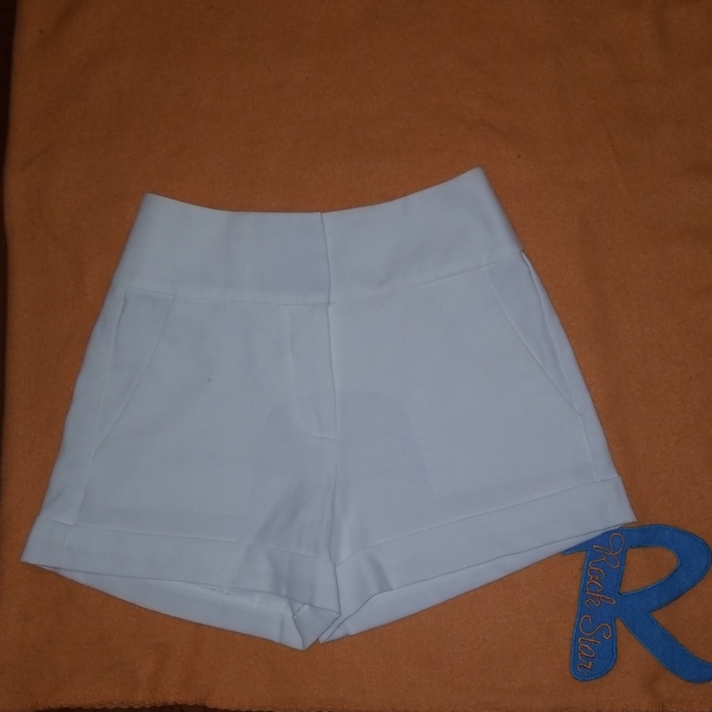Babe white size 00 shorts.